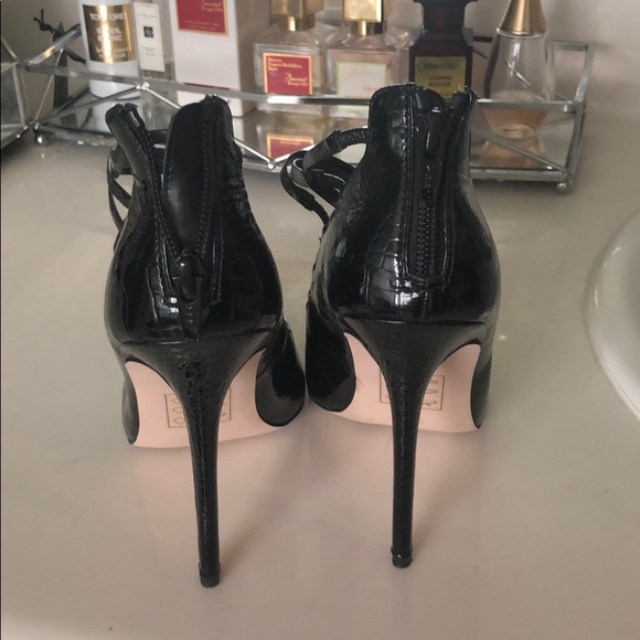 Heels - Picture 3 of 4